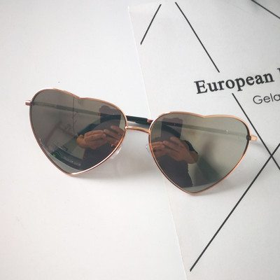 Γυναικεία γυαλιά σε σχήμα καρδιάς σε διαφορετικά χρώματα