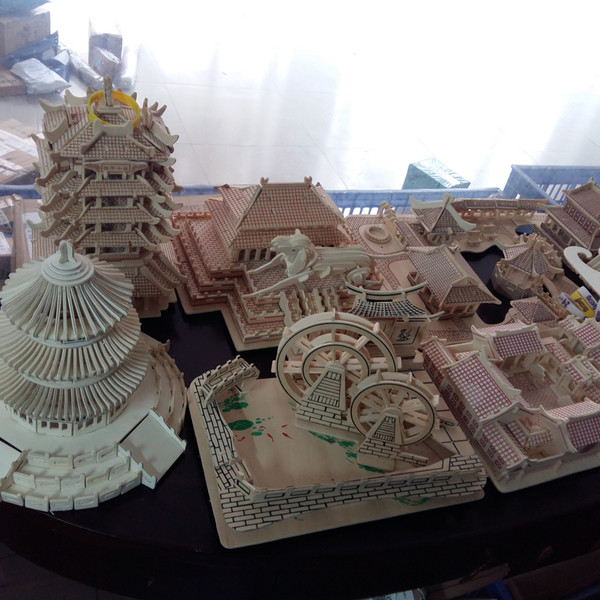 Nagyméretű fa háromdimenziós puzzle több modellben