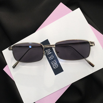 Ochelari de soare in diferite culori