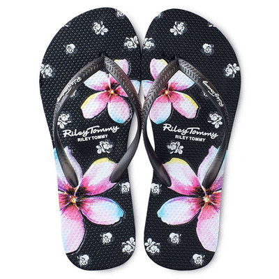 Γυναικείες καθημερινές  παντόφλες σε διαφορετικά σχέδια και χρώματα