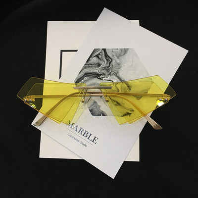 Дамски слънчеви очила в екстравагантна форма