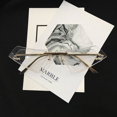 Дамски слънчеви очила в екстравагантна форма