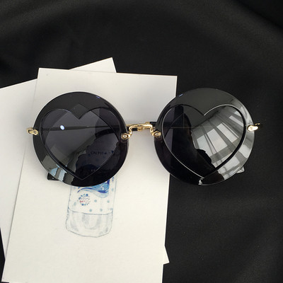 Ochelari de soare rotunzi moderni pentru femei