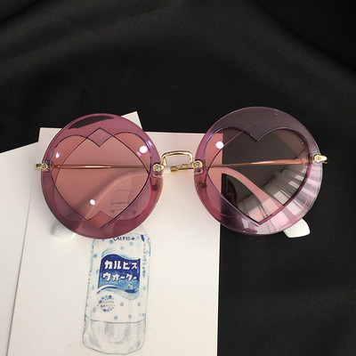 Ochelari de soare rotunzi moderni pentru femei