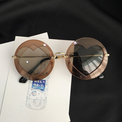 Ochelari de soare rotunzi moderni pentru femei