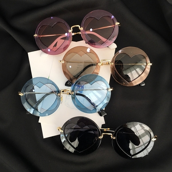 Ochelari de soare rotunzi moderni pentru femei