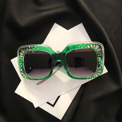 Ochelari de soare de dama in forma patrata cu decor