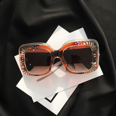 Ochelari de soare de dama in forma patrata cu decor