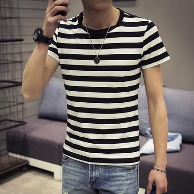 Tricou bărbătesc cu dungi în trei culori