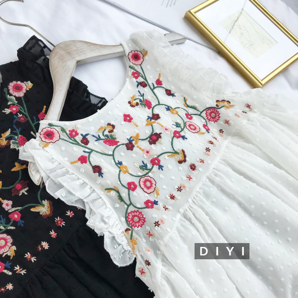 Maieu elegant de damă, cu broderie alb-negru