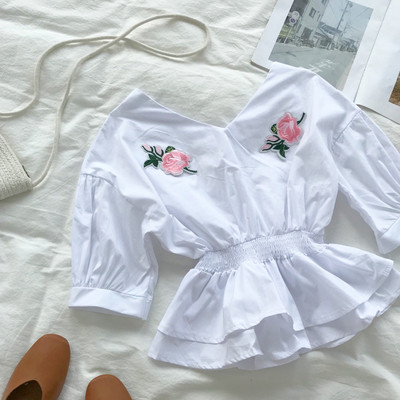 Φρέσκο ​​καλοκαιρινό πουκάμισο με ντεκολτέ σε σχήμα V σε τρία χρώματα