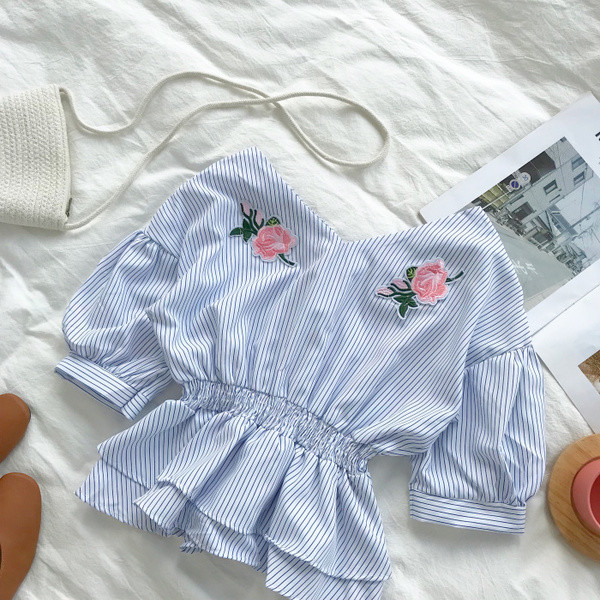 Φρέσκο ​​καλοκαιρινό πουκάμισο με ντεκολτέ σε σχήμα V σε τρία χρώματα