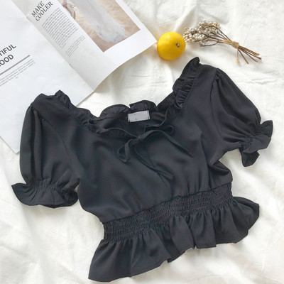 Модерна  къса блуза в няколко цвята с набрани мотиви и панделка