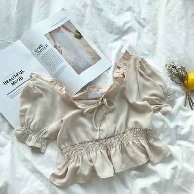 Модерна  къса блуза в няколко цвята с набрани мотиви и панделка