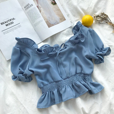 Модерна  къса блуза в няколко цвята с набрани мотиви и панделка