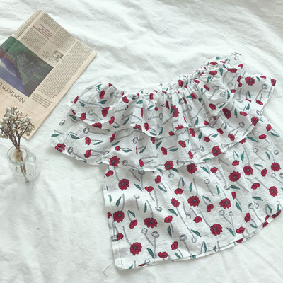 Καλοκαιρινή γυναικεία μπλούζα με πεσμένους ώμους σε μωβ μοτίβα