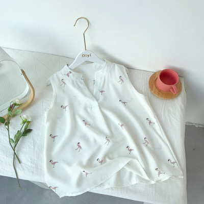 Porno modern pentru femei cu decolteu în V și imprimeu