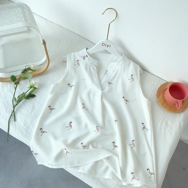 Porno modern pentru femei cu decolteu în V și imprimeu