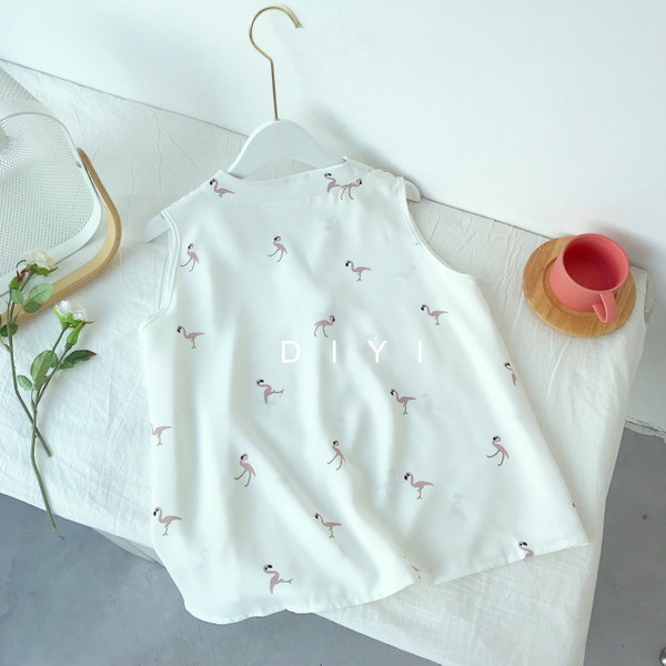 Porno modern pentru femei cu decolteu în V și imprimeu