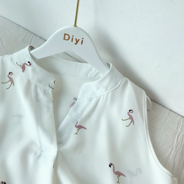 Porno modern pentru femei cu decolteu în V și imprimeu