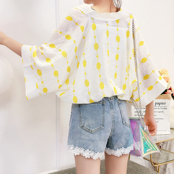 Cămașă modernă de damă cu mâneci largi și decolteu în V