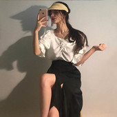 Cămașă scurtă de damă cu umerii căzuți și mâneci strânse