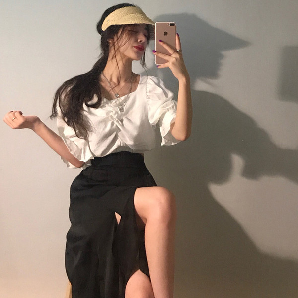 Cămașă scurtă de damă cu umerii căzuți și mâneci strânse