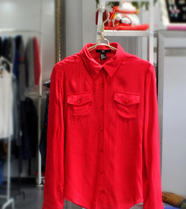 Cămașă elegantă de damă în mai multe culori cu buzunare decorate