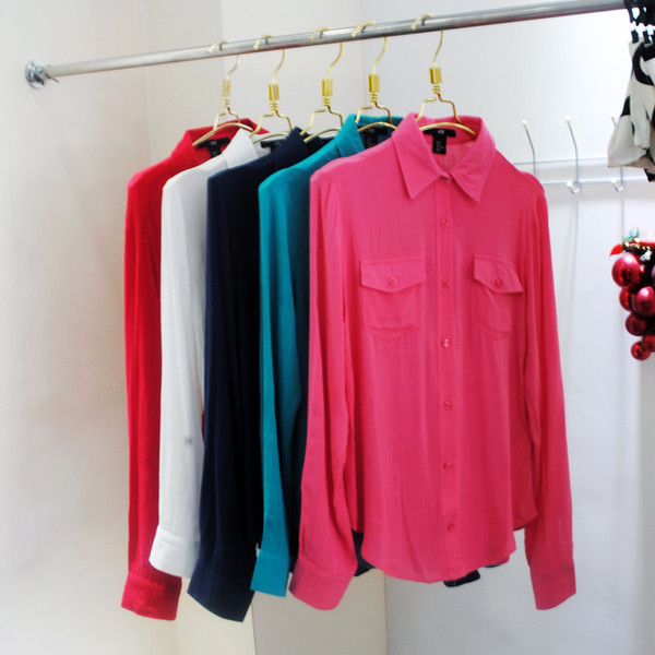 Cămașă elegantă de damă în mai multe culori cu buzunare decorate