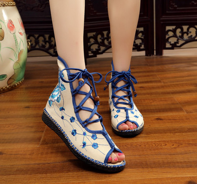 Ενδιαφέρουσες γυναικεία σανδάλια σε διάφορα χρώματα και σχέδια