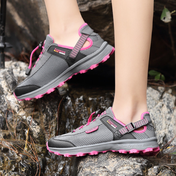 Летни туристически обувки в различни цветове подходящи за жени и мъже