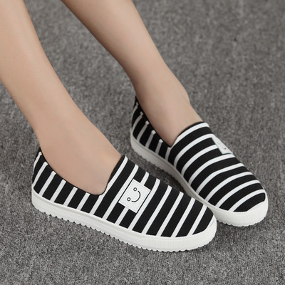 Tenisi dama cu dungi in culori deschise