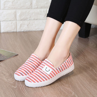 Tenisi dama cu dungi in culori deschise