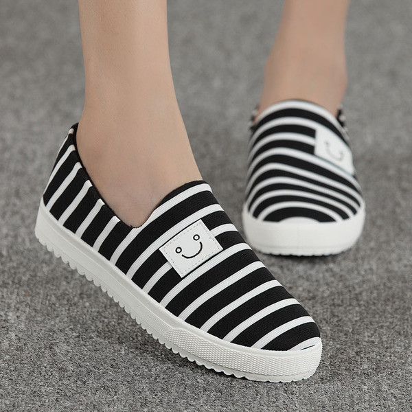 Tenisi dama cu dungi in culori deschise