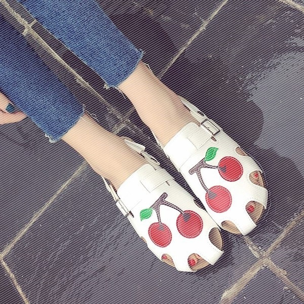 Sandale de damă interesante în diferite modele și culori