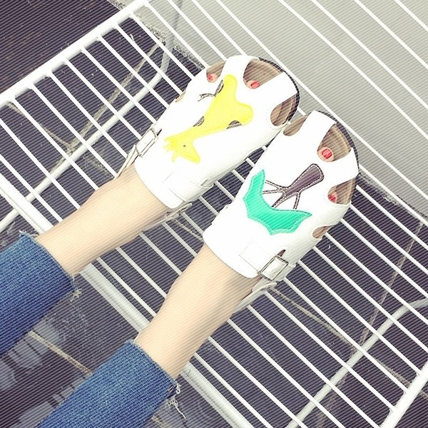 Sandale de damă interesante în diferite modele și culori