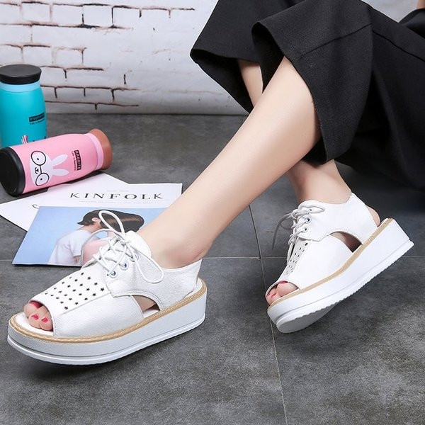 Sandale de dama moderne cu talpa joasa in culoarea alba