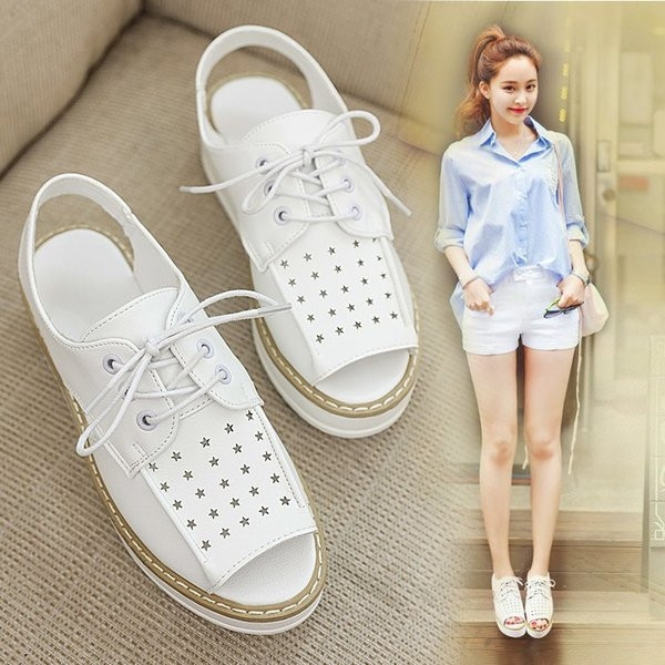 Sandale de dama moderne cu talpa joasa in culoarea alba