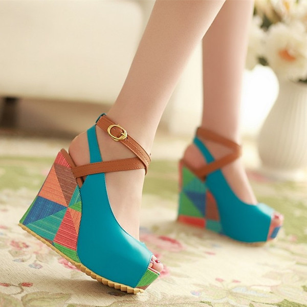Sandale de damă cu platformă închisă în diferite culori