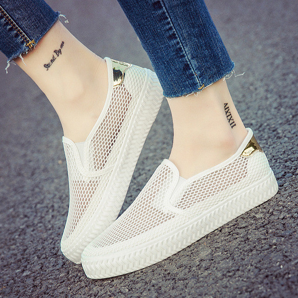 Δερμάτινα πάνινα παπούτσια με μεταλλική διακόσμηση