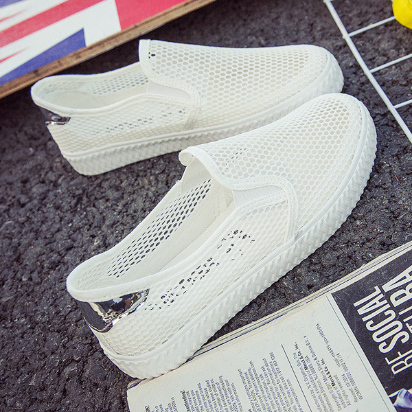 Δερμάτινα πάνινα παπούτσια με μεταλλική διακόσμηση