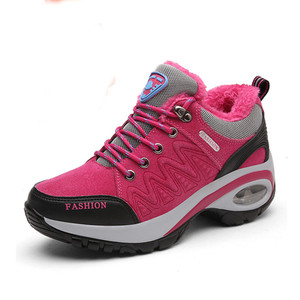 Γυναικεία παπούτσια πεζοπορίας σε διάφορα χρώματα - δύο μοντέλα