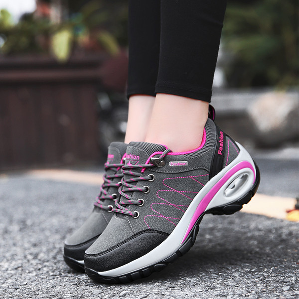 Γυναικεία παπούτσια πεζοπορίας σε διάφορα χρώματα - δύο μοντέλα