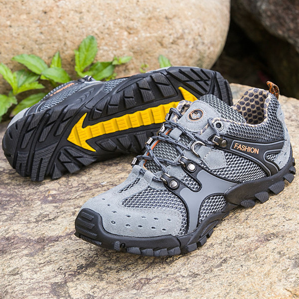 Pantofi sport pentru barbati cu talpa aspra potriviti pentru drumetii