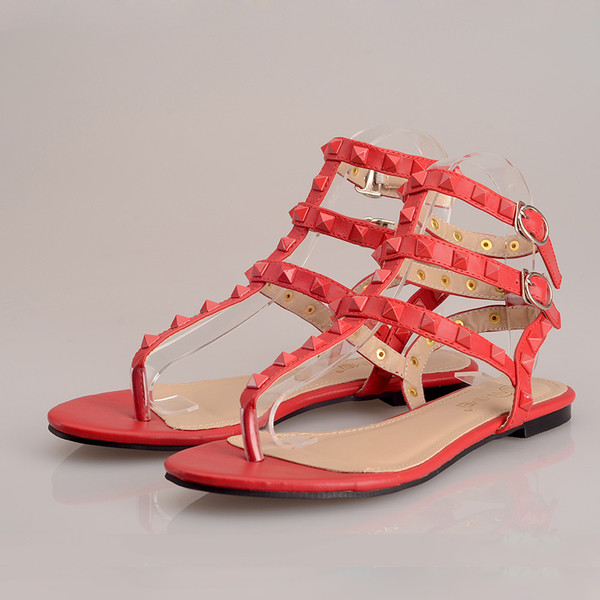 Sandale de dama moderne cu ochiuri in alb, negru si rosu