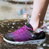 Ελαφρά αθλητικά παπούτσια σε διάφορα χρώματα κατάλληλα για γυναίκες και άνδρες