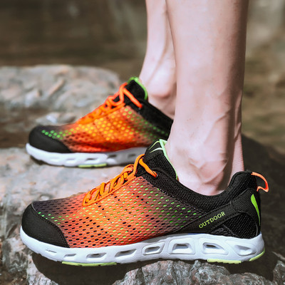 Ελαφρά αθλητικά παπούτσια σε διάφορα χρώματα κατάλληλα για γυναίκες και άνδρες