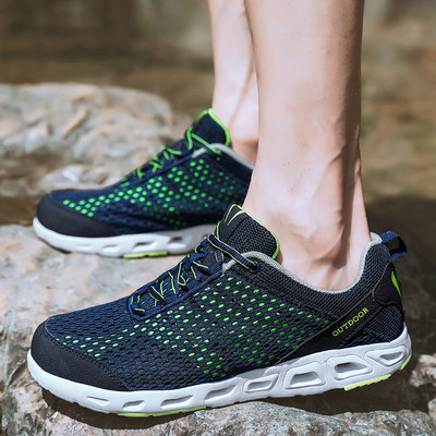 Ελαφρά αθλητικά παπούτσια σε διάφορα χρώματα κατάλληλα για γυναίκες και άνδρες