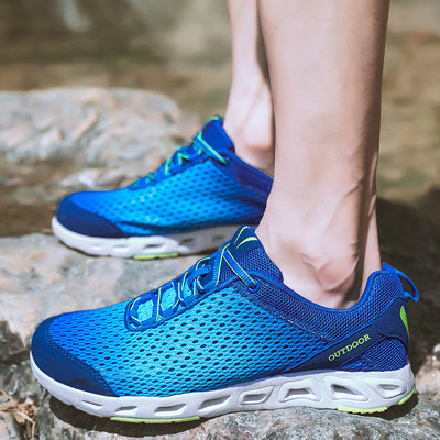 Ελαφρά αθλητικά παπούτσια σε διάφορα χρώματα κατάλληλα για γυναίκες και άνδρες