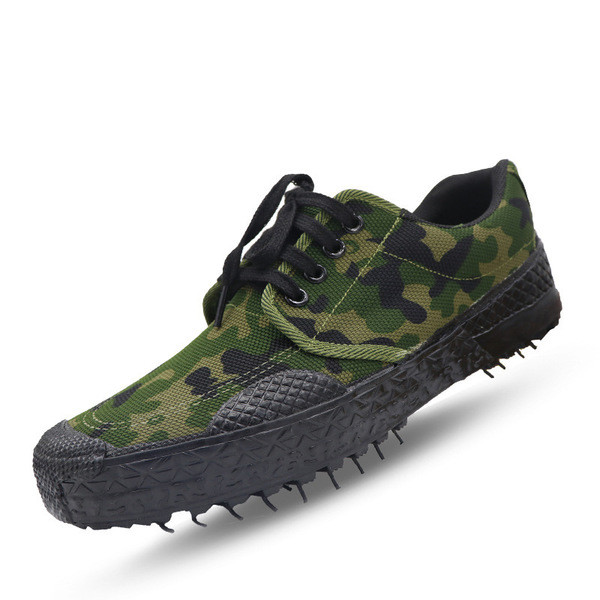 Ανδρικά παπούτσια αθλητικά με καμουφλάζ χρώμα και σόλα από καουτσούκ